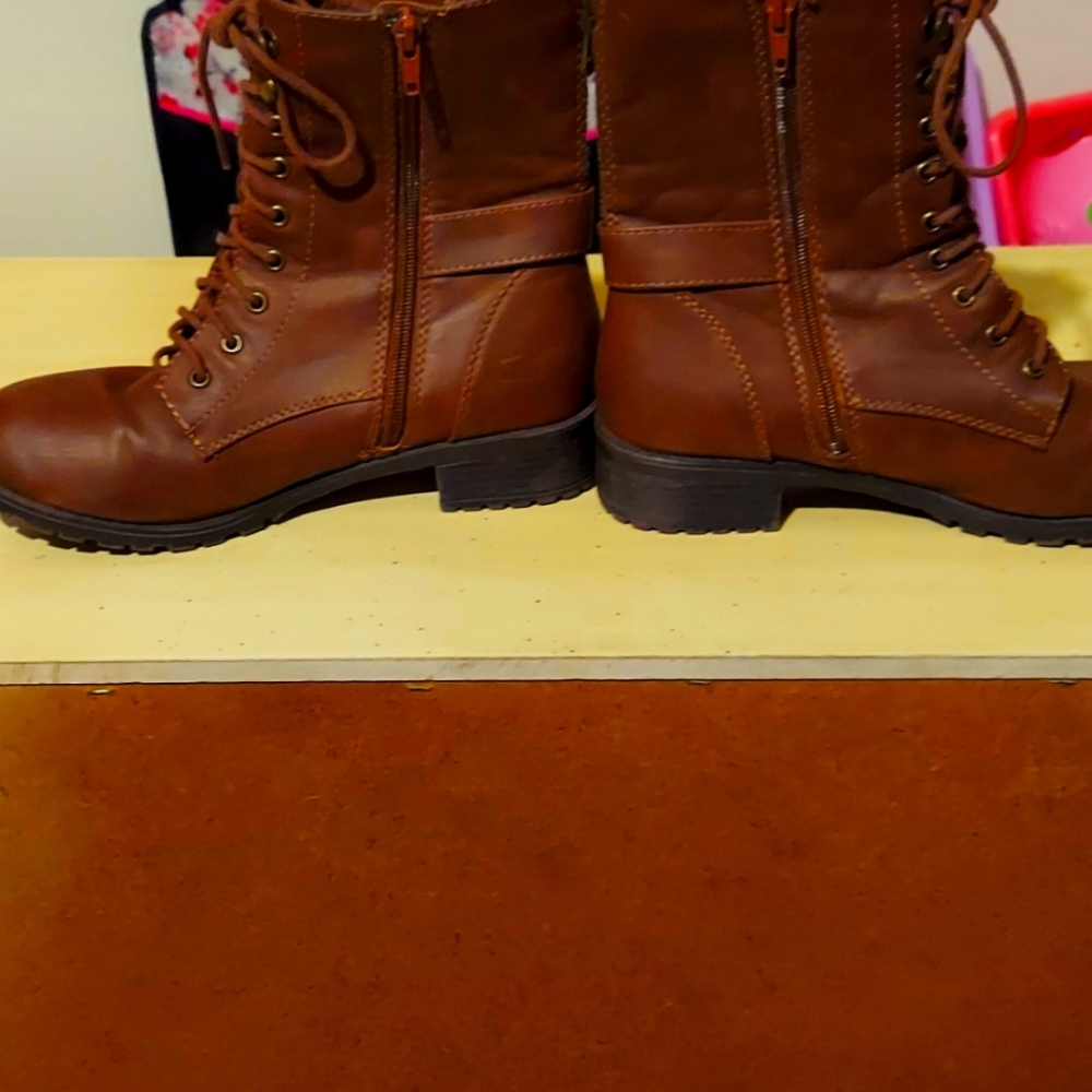 Und8ted boots size 9m brown